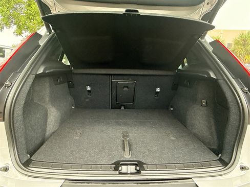 Used 2023 Volvo XC40 Recharge Plus image 28