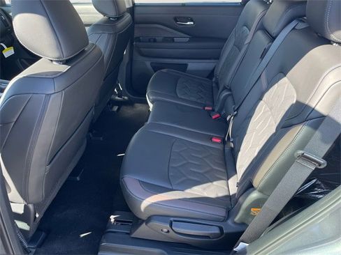 New 2026 Nissan Pathfinder Platinum image 13