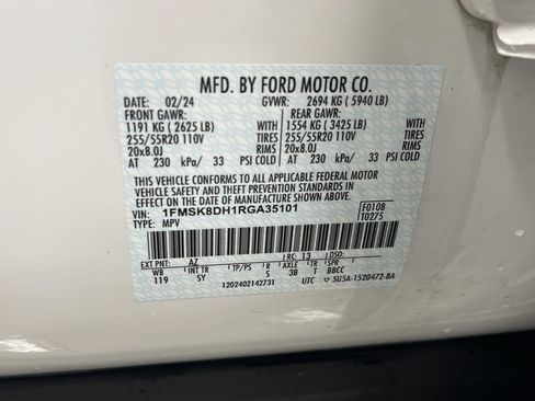 Used 2024 Ford Explorer XLT w/ Equipment Group 202A AWD/4WD image 29