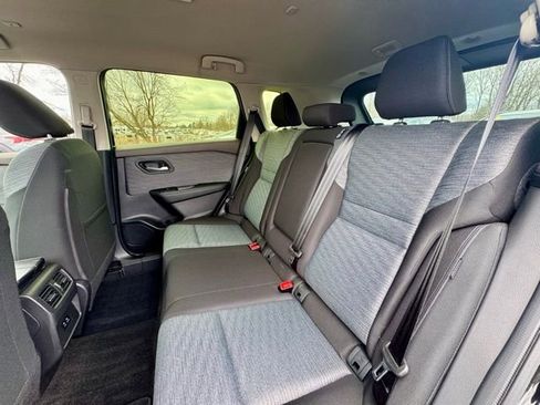 Used 2023 Nissan Rogue SV image 17