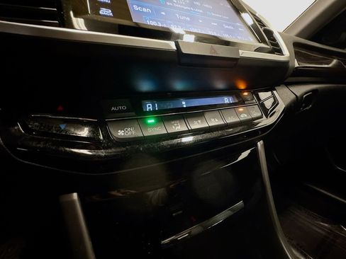 Used 2017 Honda Accord EX image 18