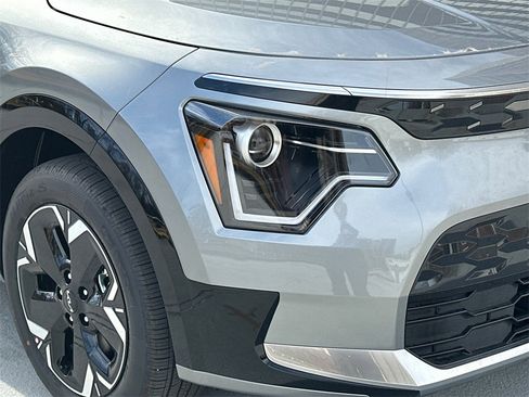 New 2025 Kia Niro Wind image 11