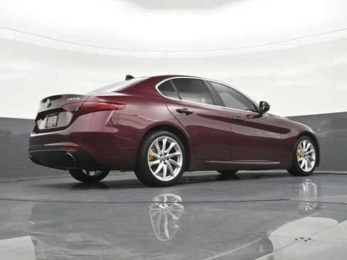 Used 2019 Alfa Romeo Giulia RWD image 28