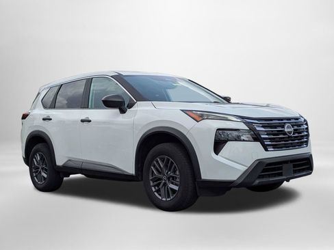 Used 2024 Nissan Rogue S FWD image 2