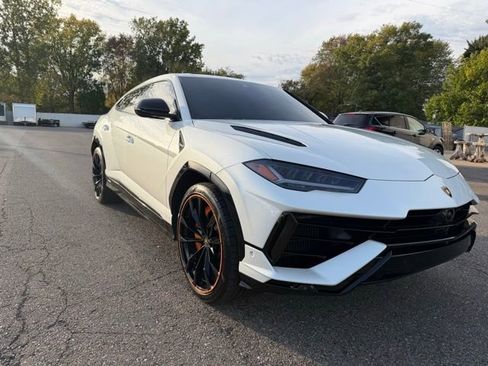 Used 2023 Lamborghini Urus S image 2