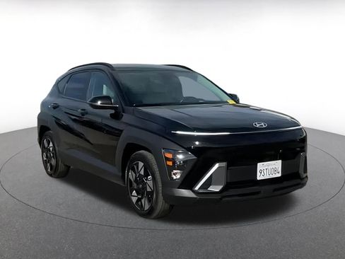 Used 2025 Hyundai Kona SEL image 2
