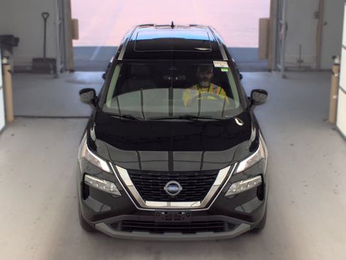 Used 2023 Nissan Rogue SV w/ SV Premium B Package AWD/4WD image 2