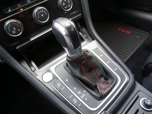 Used 2017 Volkswagen GTI SE FWD image 39