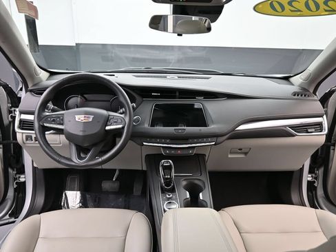 Used 2020 Cadillac XT4 Luxury w/ Cold Weather Package FWD image 9