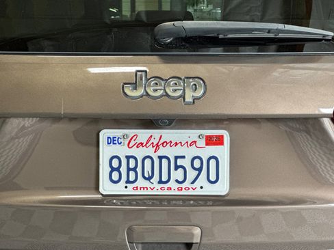 Used 2018 Jeep Grand Cherokee Overland AWD/4WD image 50