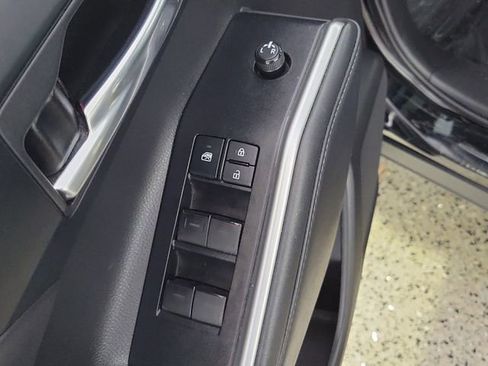 Used 2022 Toyota Highlander XSE FWD image 23