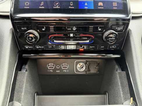 Used 2023 Jeep Grand Cherokee Limited image 24