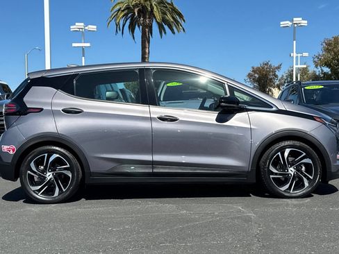Used 2023 Chevrolet Bolt LT w/ Infotainment Package FWD image 4