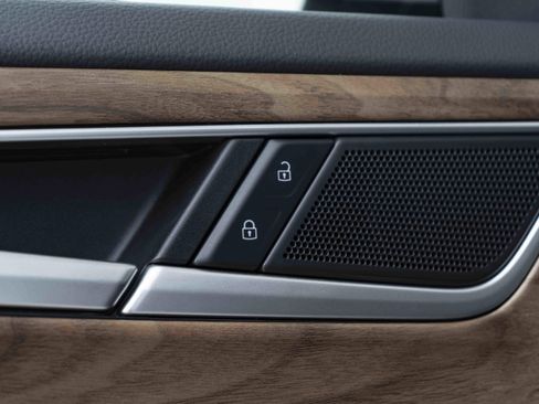 Used 2024 Volkswagen Atlas SE w/ Black Wheel Package image 38