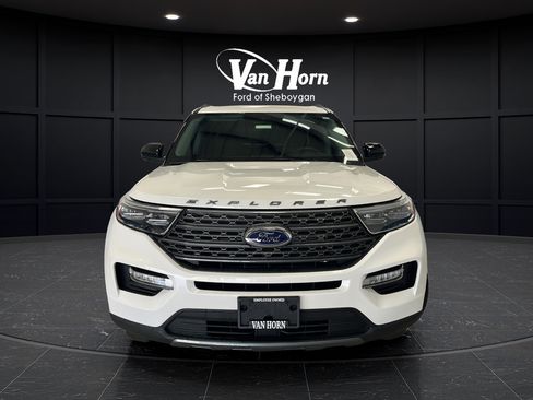 Used 2024 Ford Explorer XLT w/ Equipment Group 202A AWD/4WD image 2