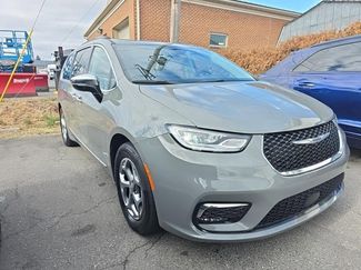 Used 2023 Chrysler Pacifica Limited video 1