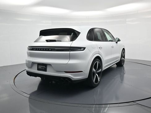 Used 2025 Porsche Cayenne Turbo AWD/4WD image 30