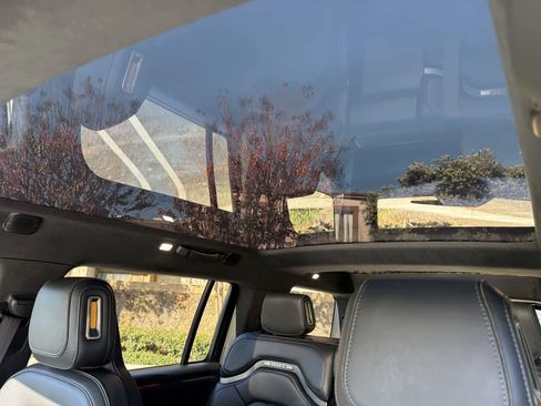 Used 2022 Rivian R1S Launch Edition image 10