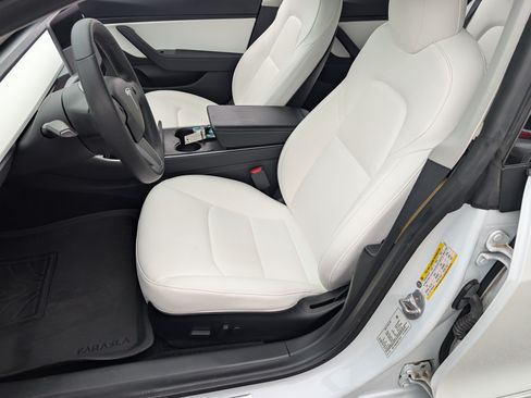Used 2020 Tesla Model 3 Standard Range Plus RWD image 17