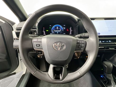 Used 2026 Toyota Camry SE w/ Multimedia Upgrade Package FWD image 17