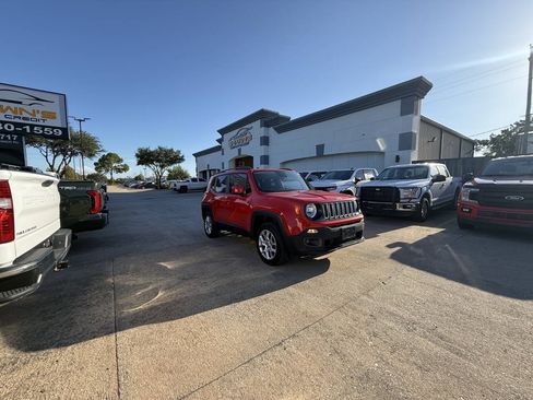 Used 2018 Jeep Renegade Latitude AWD/4WD image 43