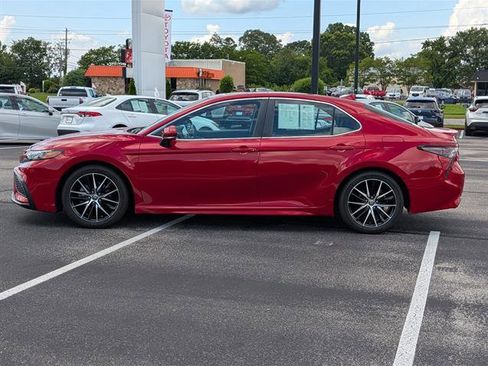Certified 2022 Toyota Camry SE image 3