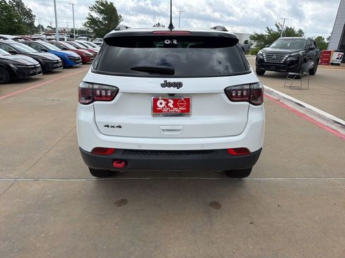 Used 2025 Jeep Compass Trailhawk AWD/4WD image 4