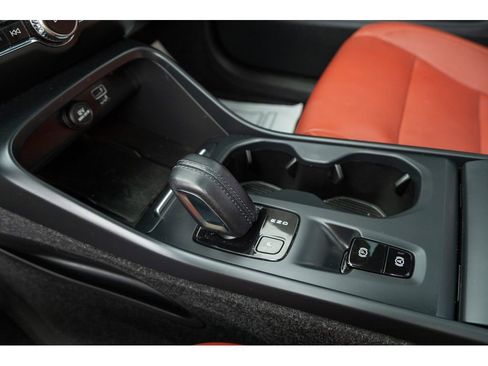 Used 2019 Volvo XC40 T5 Momentum AWD/4WD image 26
