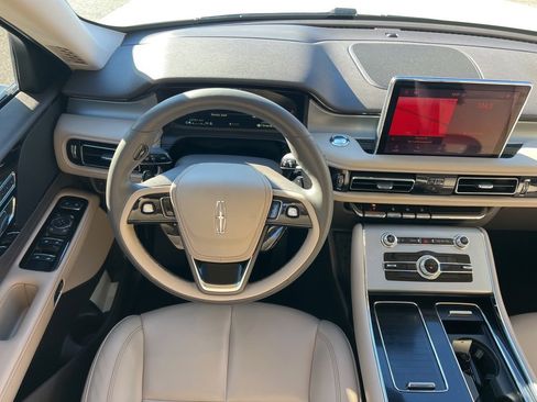 Used 2022 Lincoln Aviator AWD w/ Premium Package image 23