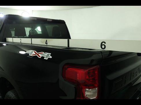 Used 2023 Chevrolet Silverado 1500 Custom w/ 2.7L Blackout Package AWD/4WD image 10