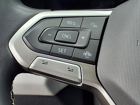 Used 2022 Volkswagen Taos SE image 16