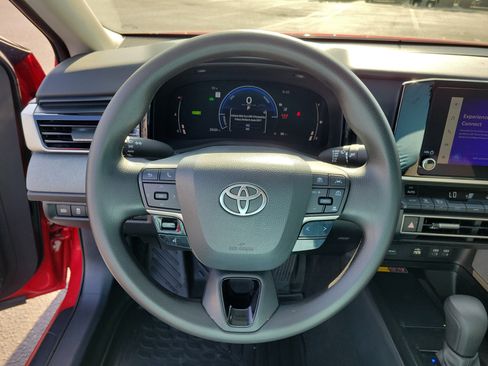Used 2025 Toyota Camry LE w/ Convenience Package FWD image 22