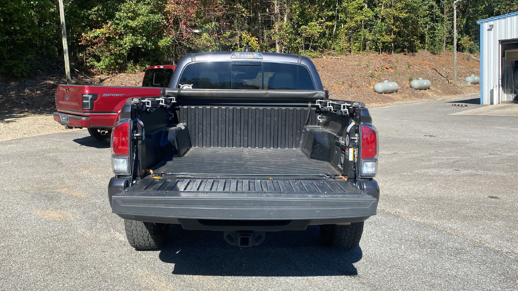 Used 2020 Toyota Tacoma TRD Off-Road w/ TRD Premium Off Road Package AWD/4WD image 26
