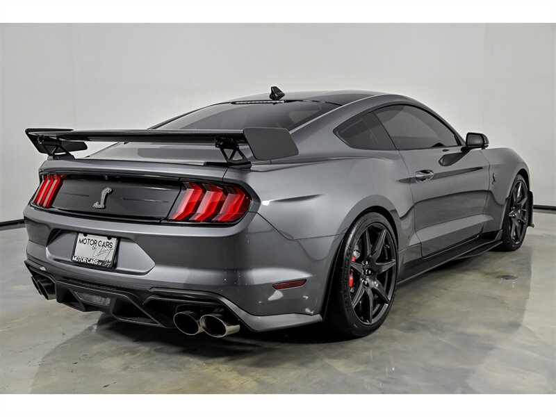 Used 2022 Ford Mustang Shelby GT500 w/ Carbon Fiber Track Pack RWD image 9