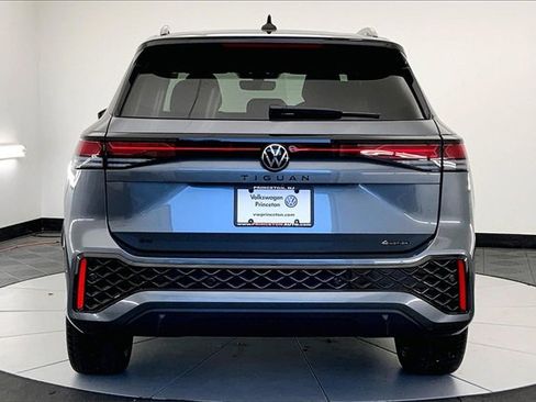 New 2026 Volkswagen Tiguan SE R-Line image 5