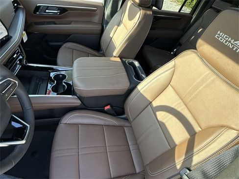 New 2025 Chevrolet Suburban High Country image 21