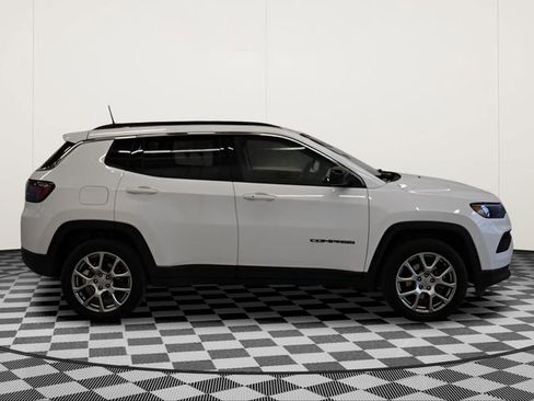 Used 2022 Jeep Compass Latitude w/ Sun and Sound Group image 2