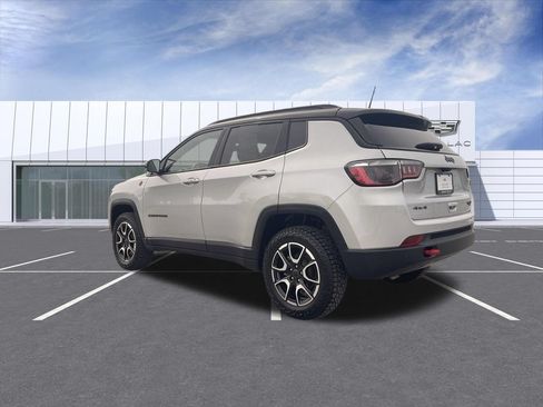Used 2025 Jeep Compass Trailhawk AWD/4WD image 6