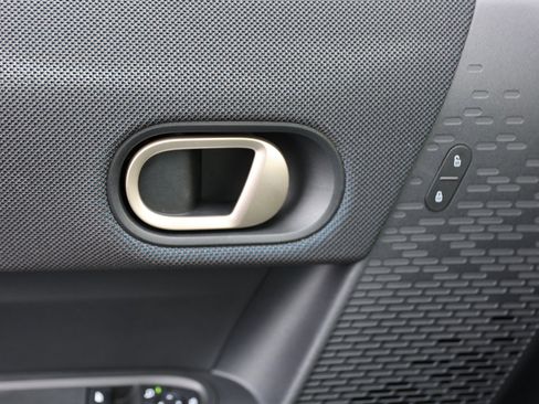 Used 2025 MINI Cooper 2-Door Hardtop image 31