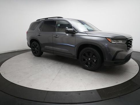 Used 2025 Honda Pilot Black Edition image 38