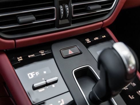 Certified 2026 Porsche Macan AWD/4WD image 26