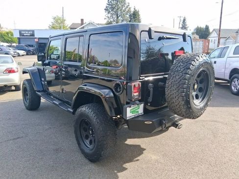Used 2013 Jeep Wrangler Unlimited Sahara AWD/4WD image 7