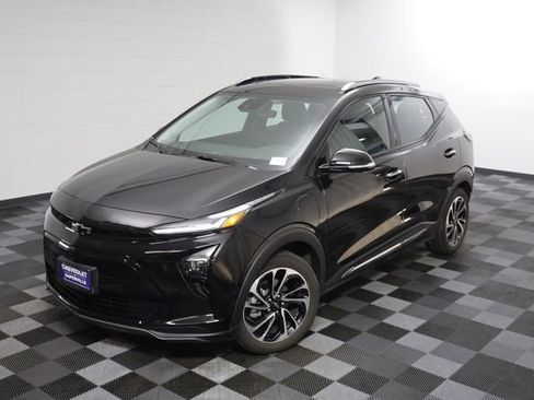 Used 2023 Chevrolet Bolt EUV Premier w/ Sun & Sound Package image 2
