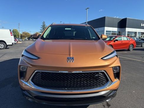 Used 2024 Buick Encore GX Sport Touring image 2