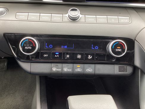 Used 2024 Hyundai Elantra SEL FWD image 22