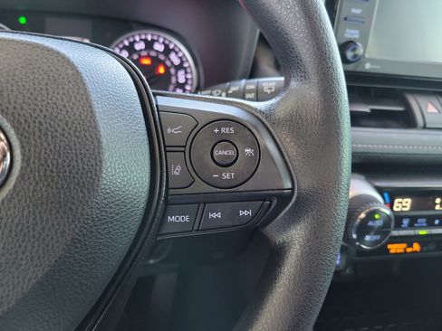 Used 2022 Toyota RAV4 XLE w/ Convenience Package image 18