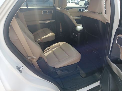 Used 2020 Ford Explorer XLT w/ Equipment Group 202A RWD image 17