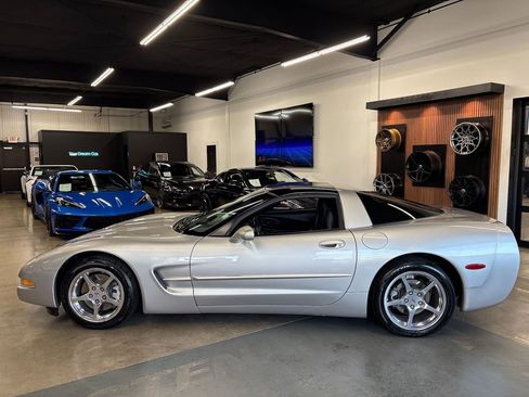 Used 2004 Chevrolet Corvette Coupe w/ Preferred Equipment Group image 4