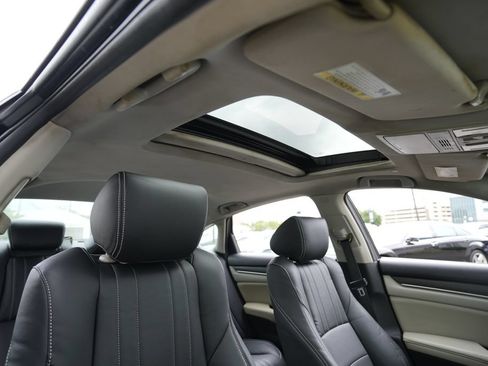 Used 2018 Honda Accord EX image 29