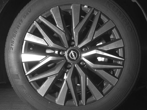 Used 2025 Nissan Altima 2.5 SV FWD image 13